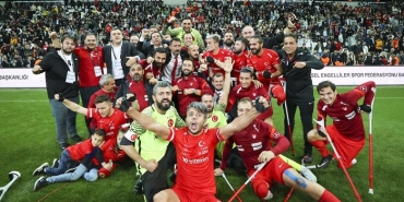 isdunya-sampiyonlari-riva-da-coskuyla-karsilandi_1800-4