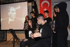 isgazi-mustafa-kemal-ataturk-beykoz-un-dort-bir-yani_1417-1