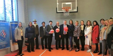 ishayirseverler-beykoz-daki-ilkokula-spor-salonu-kaz_6410-4