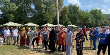 iskastamonulular-7-den-70-e-beykoz-pikniginde-bulust_2158-4