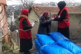 iskizilay-beykoz-dan-ihtiyac-sahiplerine-komur-yardi_2921-1