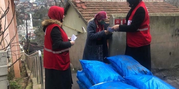 iskizilay-beykoz-dan-ihtiyac-sahiplerine-komur-yardi_2921-1