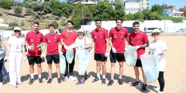 ismilli-futbolcular-beykoz-da-farkindalik-yaratti_2539-4