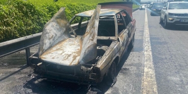 istem-otoyolu-beykoz-girisinde-otomobil-yandi_3374-1