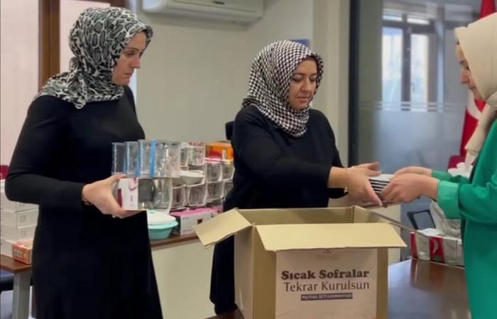 Beykoz kadınları depremzedelerin sofrasını yeniden kuruyor!