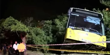 Beykoz’da İETT otobüsü bahçeye uçtu!