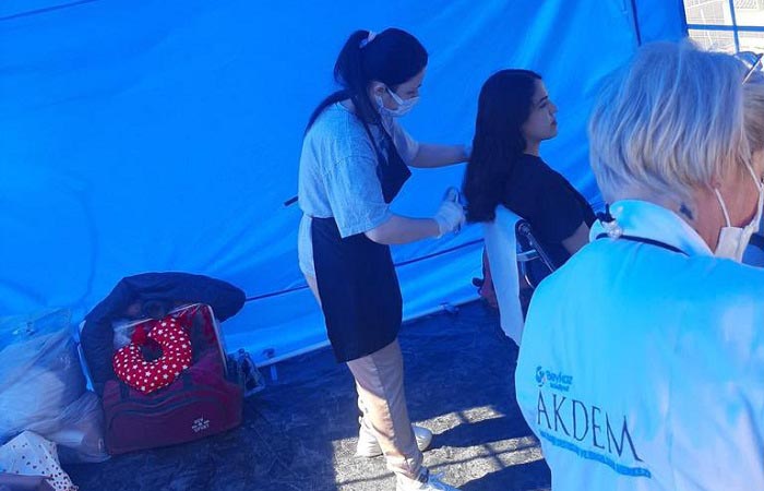 Beykozlu kuaförler Hatay'da depremzedeler için çalışıyor