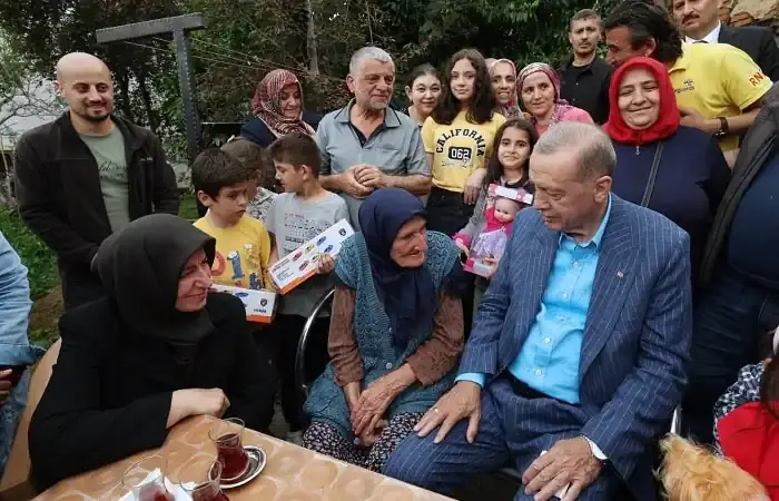 Erdoğan Beykoz’daki eski komşusunu ziyaret etti