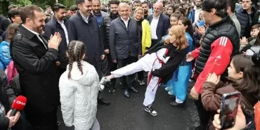 Bakan Kurum Beykoz’da gençlerle yürüdü