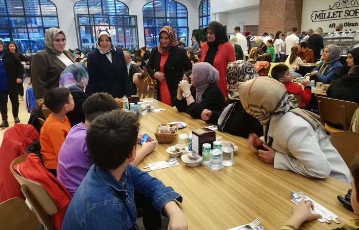 MİNİKLERİN İLK ORUÇ HEDİYESİ AK PARTİ BEYKOZ’DAN