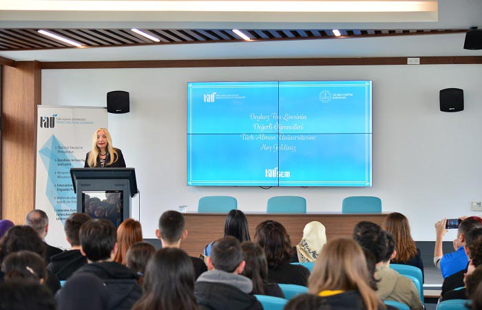 Türk-Alman Üniversitesi Beykoz Fen Lisesi öğrencilerini ağırladı