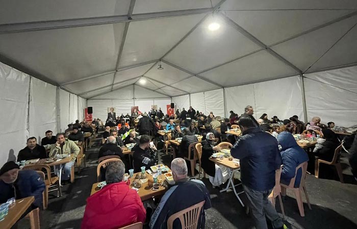 MHP Beykoz'un iftarı çadırında ilk oruçlar açıldı