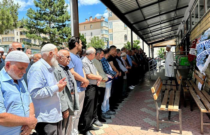 Beykoz muhtarının annesi Safranbolu’da toprağa verildi