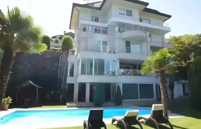 İşte ünlü türkücünün Beykoz'daki 5 katlı villası!