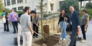 Beykoz'da öğrenciler 100. yıl anısına fidan dikti