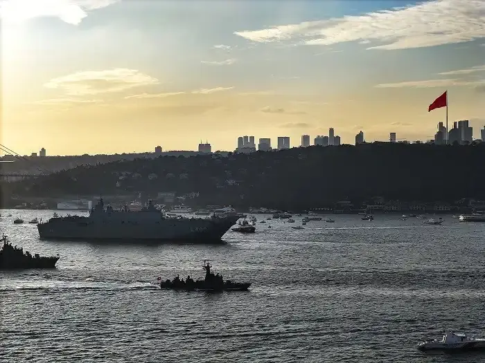 Türk donanmasının en büyük geçiti Beykoz’dan izlendi!