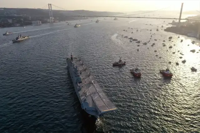 Türk donanmasının en büyük geçidi Beykoz’dan izlendi!