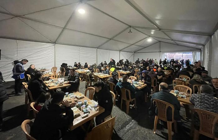 MHP Beykoz'un iftarı çadırında ilk oruçlar açıldı