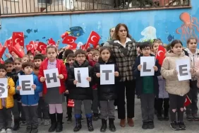 Beykoz’da öğrencilerden şehitler için saygı duruşu