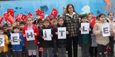 Beykoz’da öğrencilerden şehitler için saygı duruşu