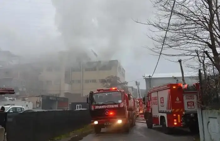 Beykoz’da 300 kişinin çalıştığı fabrikada yangın