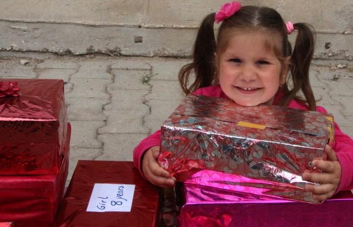 Bosna Hersek'te yaşayan çocuklar, Kahramanmaraş merkezli depremlerde binaların yıkıldığı Hatay'daki yaşıtlarına hediye paketleri gönderdi. Yetim Vakfı Beykoz Gönüllüleri tarafından dağıtılan yardımlar, depremzede çocukların yüzünü güldürdü.