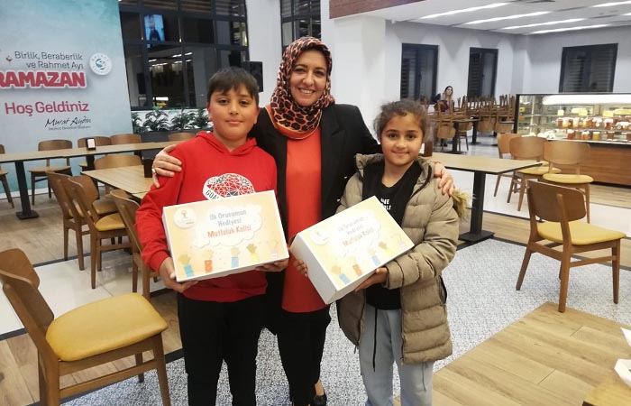 Beykoz kadınları miniklerin yüzlerini güldürdü