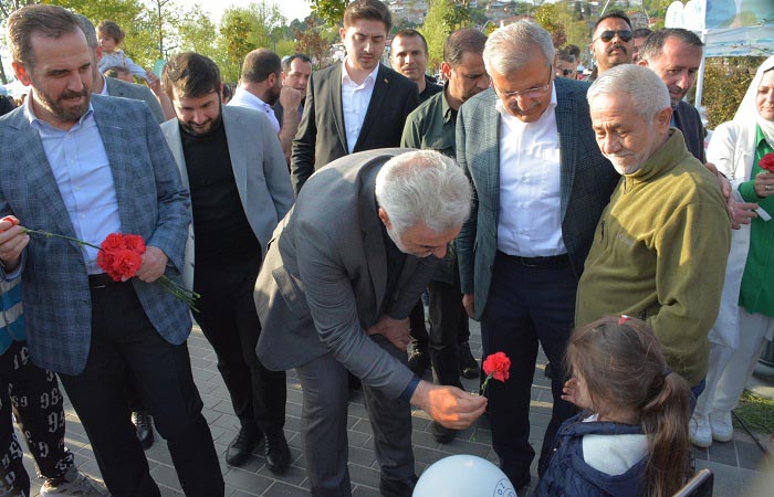 AK Parti İstanbul İl Başkanı Osman Nuri Kabaktepe, Beykoz’da çeşitli ziyaretlerde bulunarak vatandaşlarla bir araya geldi.