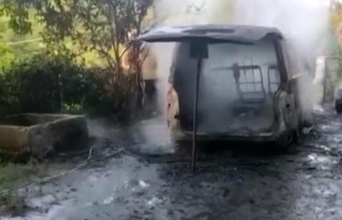 Beykoz’da yanan minibüsten canını zor kurtardı