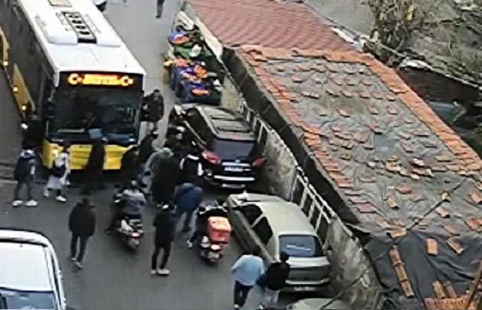 Beykoz'da İETT otobüsünün çarptığı yaya hastaneye götülürken ikinci kaza: 5 yaralı