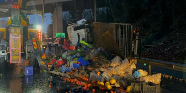 Beykoz’da İETT otobüsü kamyonla çarpıştı