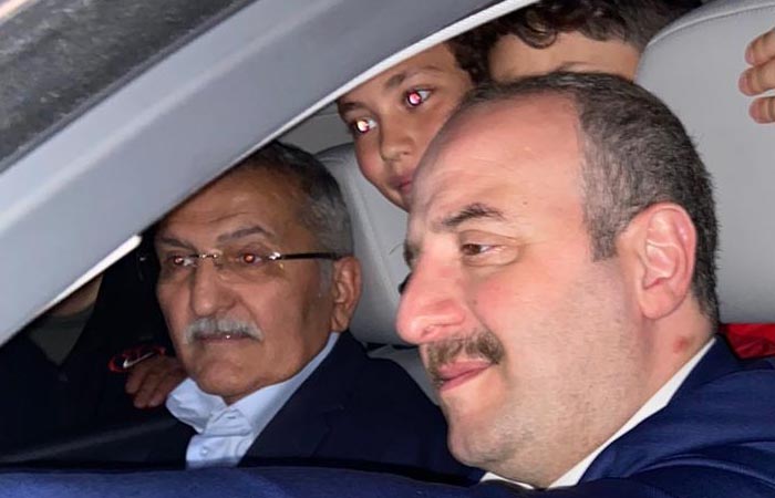 Sanayi ve Teknoloji Bakanı Mustafa Varank, AK Parti Beykoz İlçe Gençlik Kolları tarafından düzenlenen “İlk Oyum Erdoğan’a, İlk Oyum Ak Parti’ye” programına yerli ve milli otomobil Togg ile geldi.