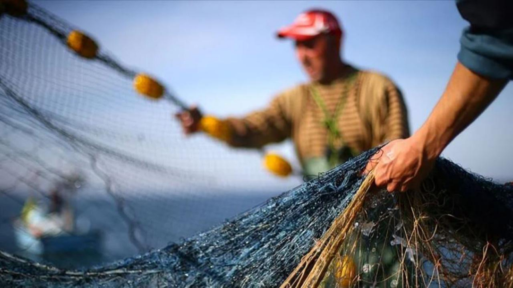 Beykoz’da endüstriyel avcılık yapan balıkçı gemilerini kapsayan 4,5 aylık av yasağı devreye girdi.