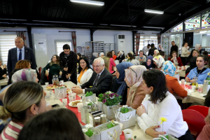 Beykoz Belediyesi’ndeki kadın personelin Anneler Günü kutlandı