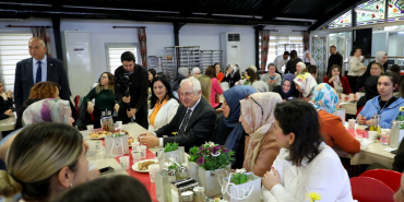 Beykoz Belediyesi’ndeki kadın personelin Anneler Günü kutlandı