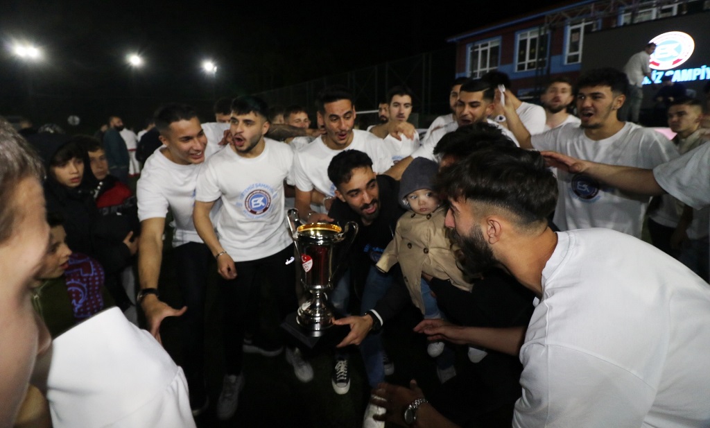 Beykoz İshaklı Spor şampiyonluk kupasına kavuştu