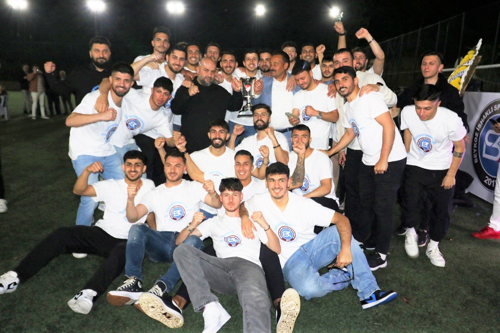 Beykoz İshaklı Spor şampiyonluk kupasına kavuştu