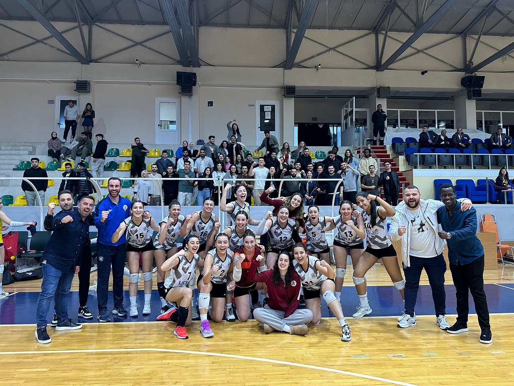 Beykoz Üniversitesi kadın voleybolcuları şampiyon oldu