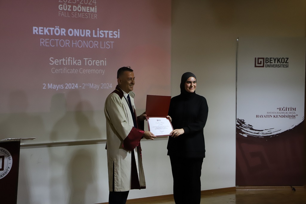 Beykoz Üniversitesi’nin başarılı öğrencileri onurlandırıldı