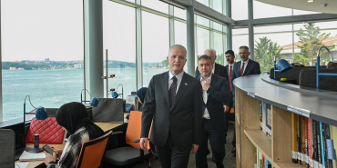 İstanbul Valisi’nden Türkiye’nin ilk Yalı Kütüphanesi’ne ziyaret
