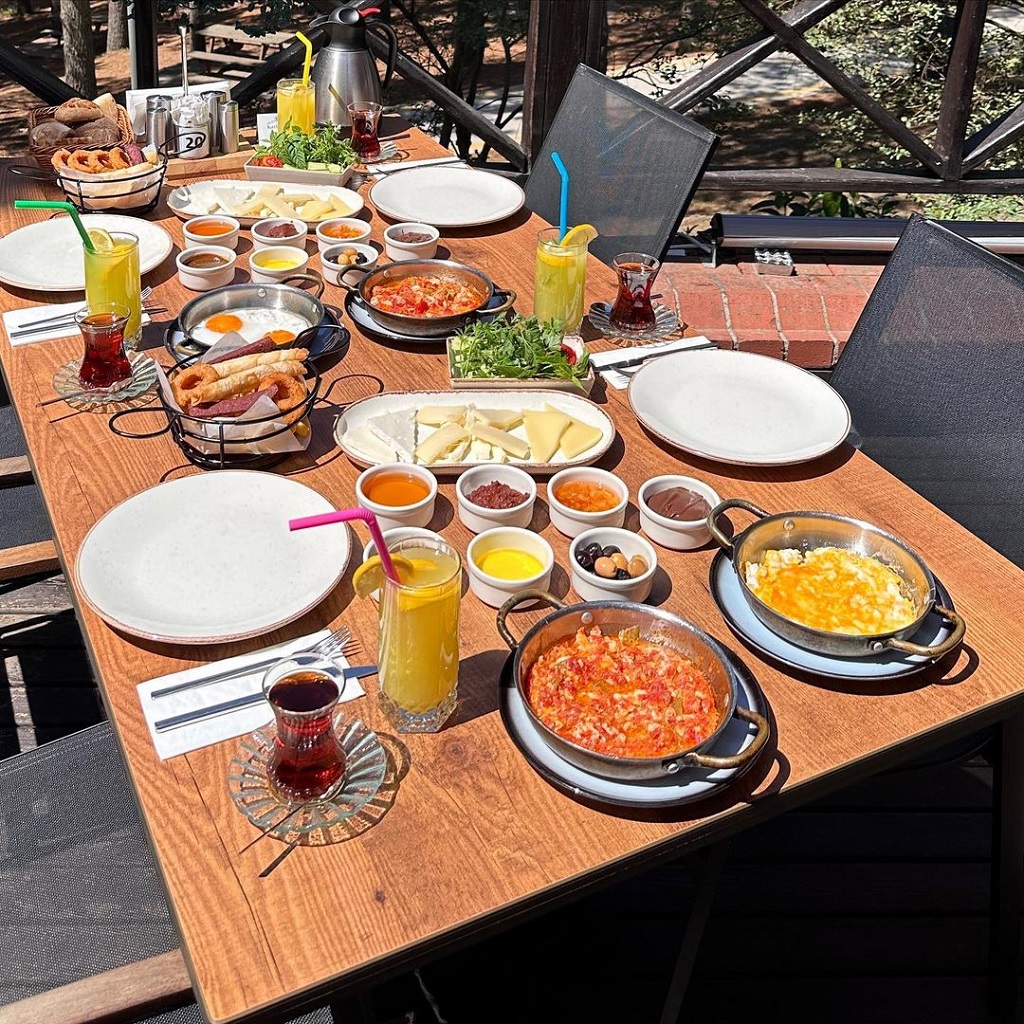 Karlıtepe Restoran - Beykoz'da en iyi kahvaltı mekanları (2)