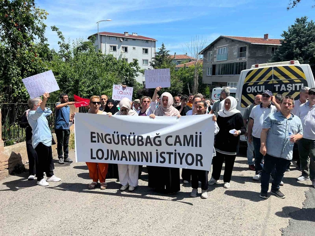 Beykoz’da lojmana çöken Süleymancılar protesto edildi