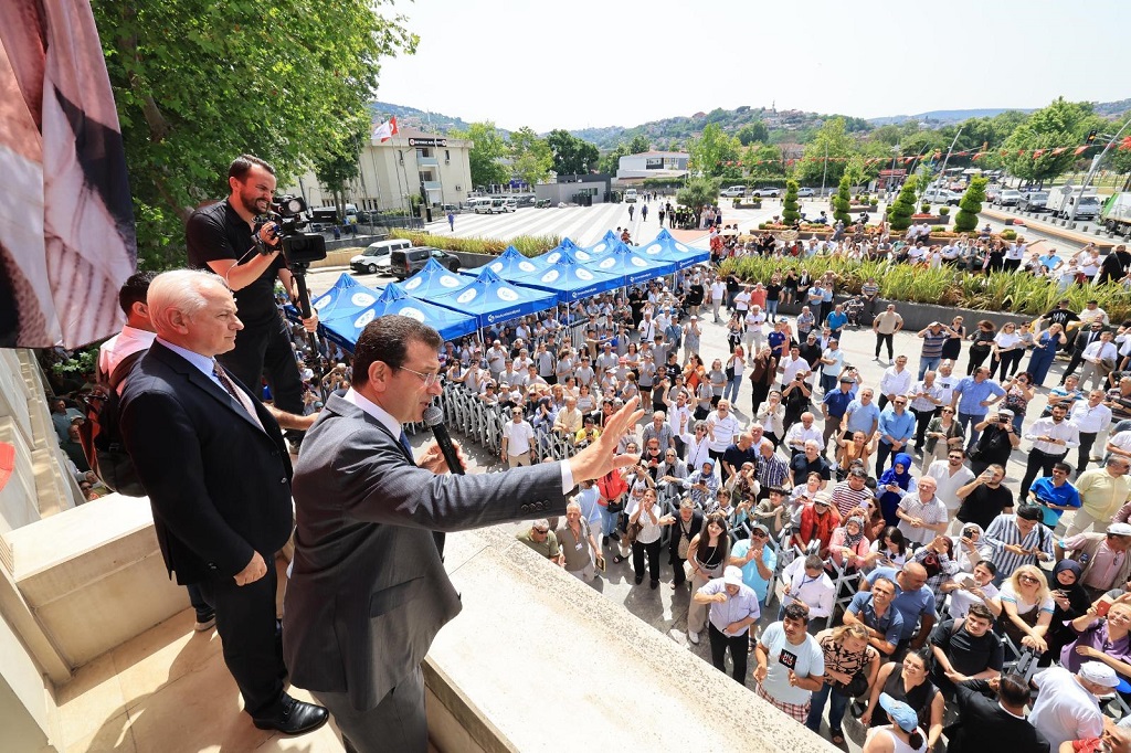 İBB Başkanı’ndan Beykoz'da balkon konuşması (1)