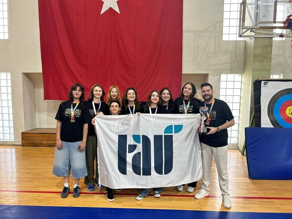 Türk-Alman Üniversitesi kızlarından şampiyonluk