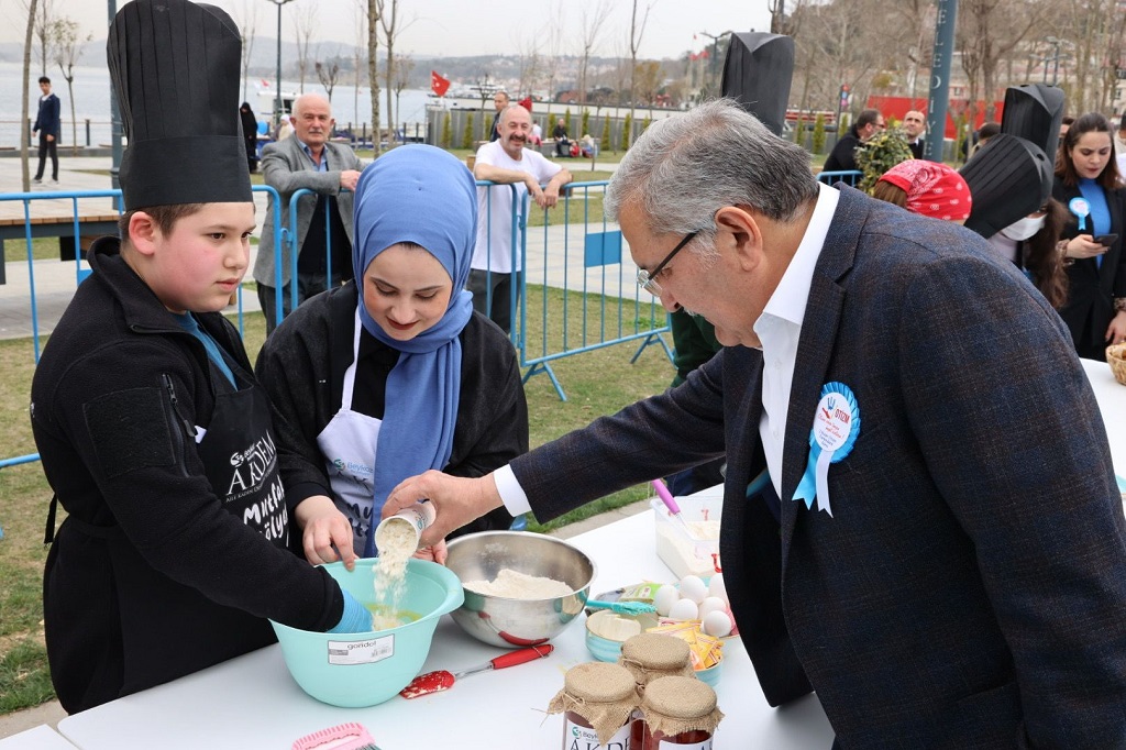 akdemin-kapatilmasina-tepkiler-artarak-devam-ediyor