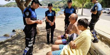 beykoz-anadolu-kavaginda-denize-girenlere-uyari