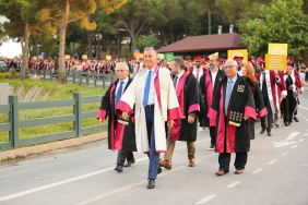 beykoz-universitesinde-mezuniyet-coskusu-yasandi