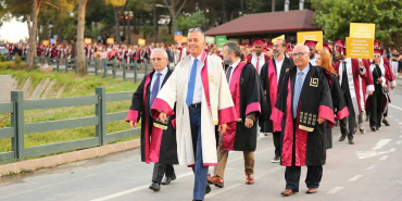 beykoz-universitesinde-mezuniyet-coskusu-yasandi