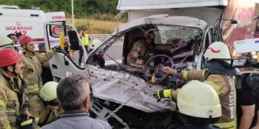 beykozda-2-tir-ile-1-kamyonet-birbirine-girdi (1)