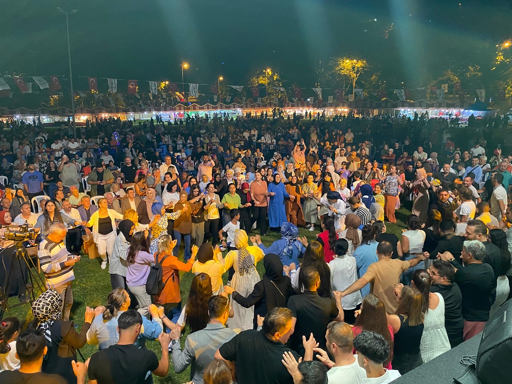 Beykoz Çayır Festivali halaylar eşliğinde başladı!